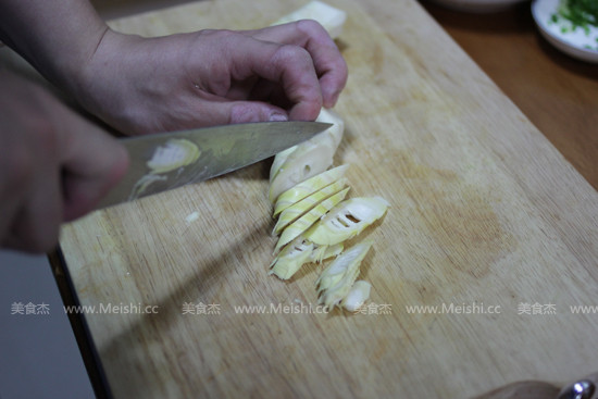 Shaking Bamboo Shoots and Mushrooms recipe