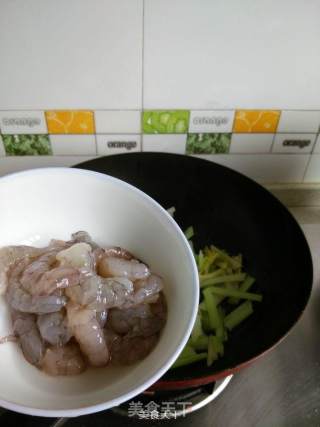 Stir-fried Shrimps with Diced Celery recipe