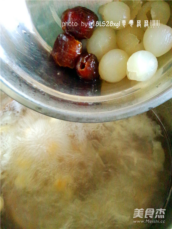 Longan, Red Date and White Fungus Soup recipe