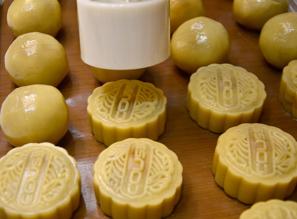 Cantonese-style Egg Yolk and Lotus Paste Mooncakes recipe