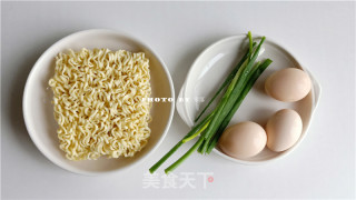 Instant Noodle Omelette recipe