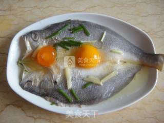 Steamed Yellow Croaker with Salted Egg recipe