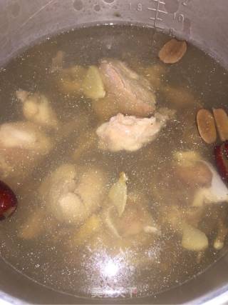 Snow Fungus Pork Bone Soup recipe