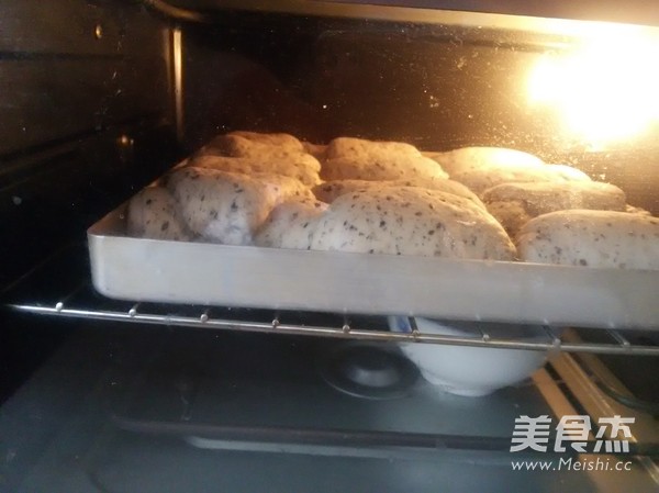 Black Sesame Bread Roll recipe