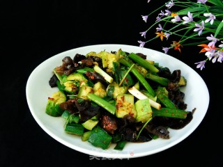 Green Onion Fungus Mixed with Cucumber recipe