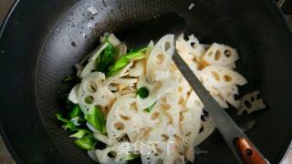 Fried Lotus Root Slices-nourishing Yin and Nourishing Lungs in Autumn recipe