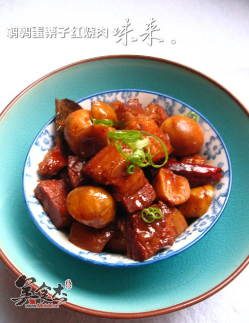 Braised Pork with Quail Eggs and Chestnuts recipe