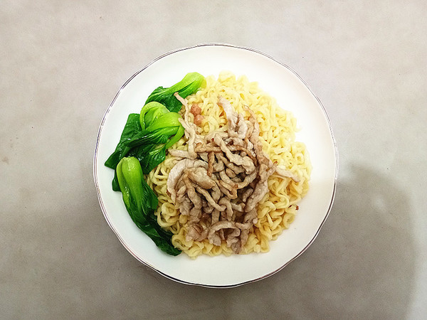 Dry Noodles with Shredded Pork and Green Vegetables#中卓炸酱面# recipe