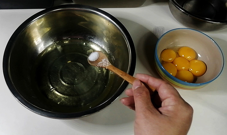 Hot Noodle Method to Make Tender Old-fashioned Cake recipe