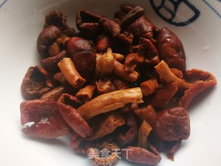 Stewed Chicken with Carrots and Red Mushroom recipe