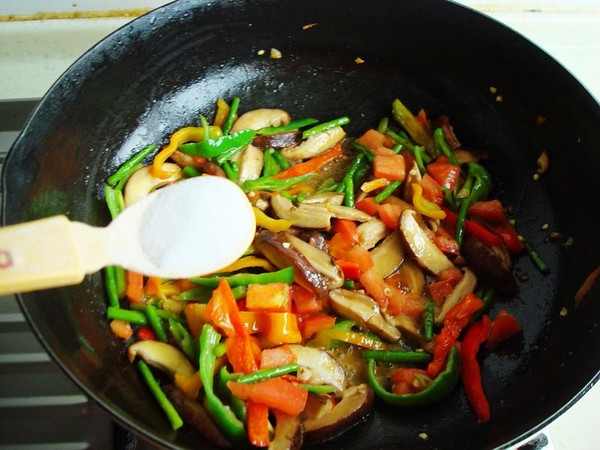 Noodles with Mushrooms and Lamb recipe