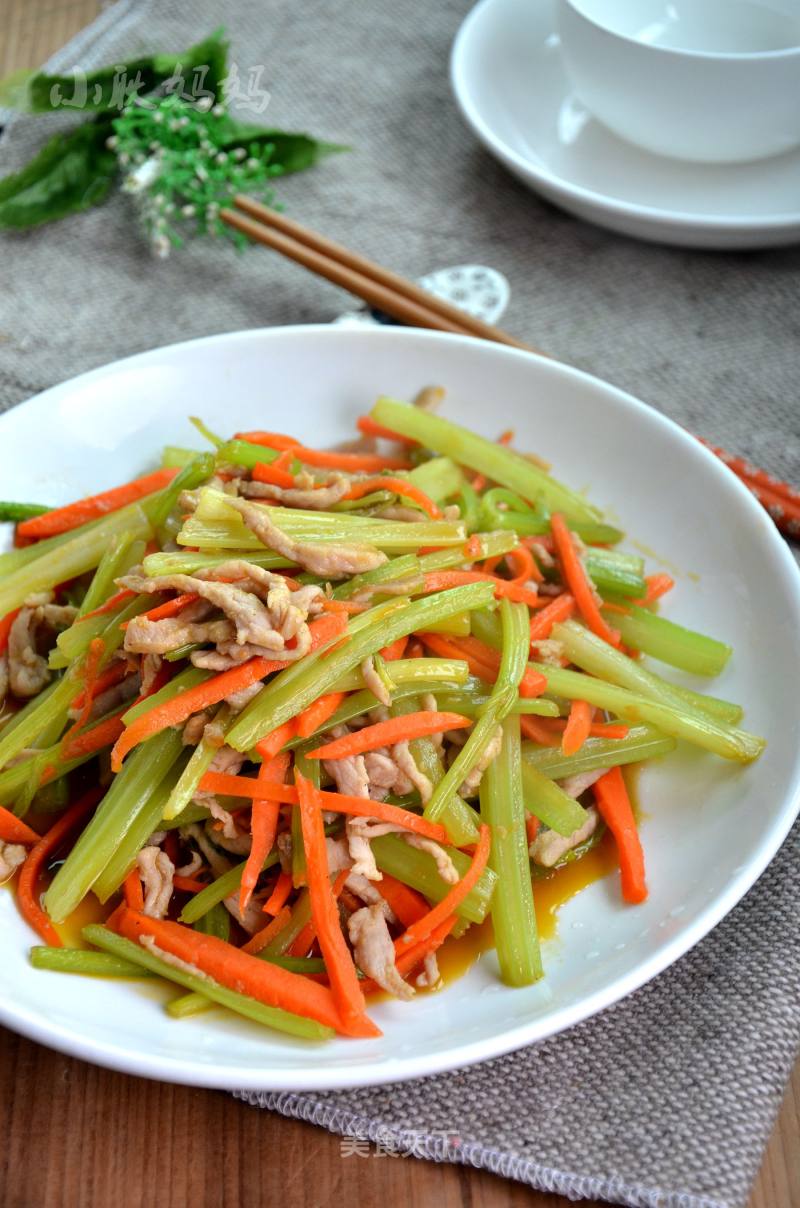 Stir-fried Shredded Pork with Celery recipe