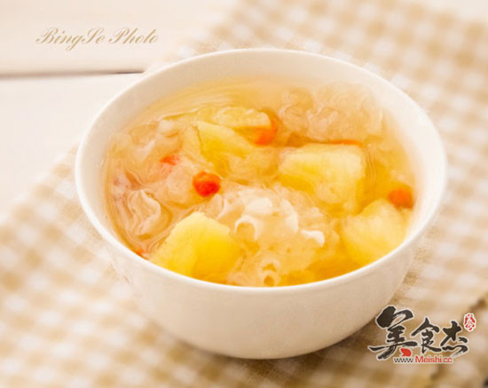 Wolfberry Pineapple Tremella Soup recipe