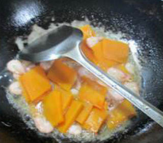 Stir-fried Jiangbai Shrimp with Pumpkin recipe