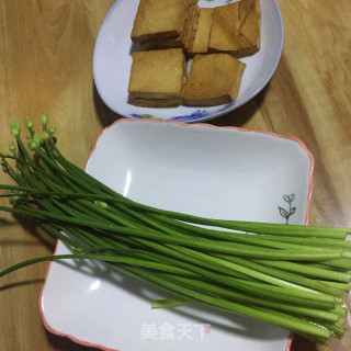 Stir-fried Chives with Fragrant Dried recipe