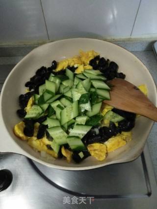 Scrambled Stupid Eggs with Cucumber Fungus recipe