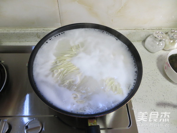 Seaweed Noodle Soup recipe