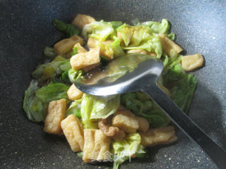 Stir-fried Beef Cabbage with Soy Bean Strips recipe