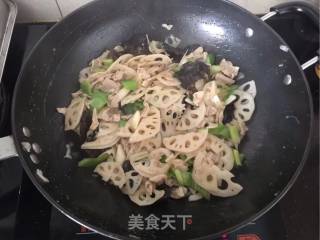 Stir-fried Sliced Pork with Lotus Root recipe