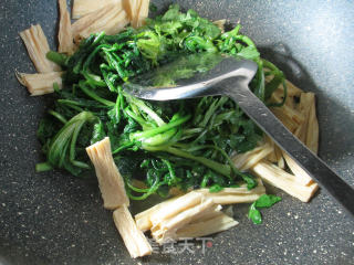 Fried Wormwood with Yuba recipe