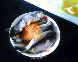 Dry Fried Crucian Carp recipe