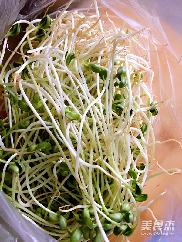 Fried Pork with Pea Sprouts recipe