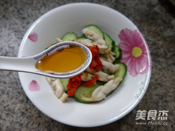 Cucumber Mixed Razor Clams recipe