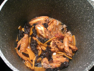 Braised Chicken with Fungus and Bamboo Shoots recipe