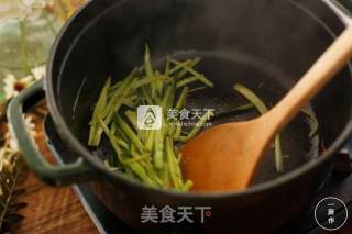 Bibimbap in A Cast Iron Pot Version recipe