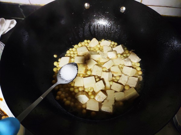 Braised Tofu with Chicken Head and Rice recipe