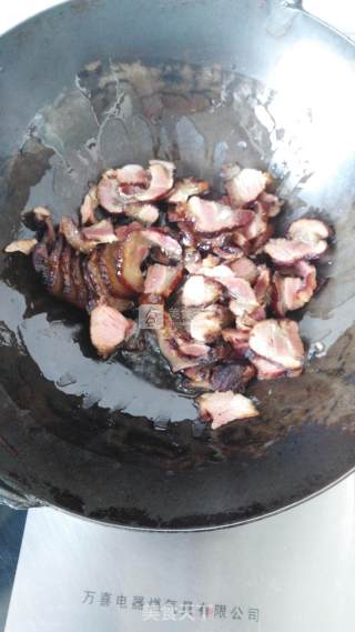 Stir-fried Bacon with Garlic Stalks recipe