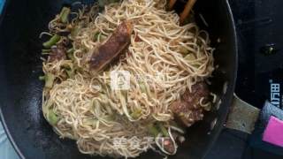 Braised Noodles with Pork Ribs and Beans recipe