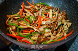 Spicy Stir-fried Pork Ears -------- Practice with Braised Pork Ears recipe