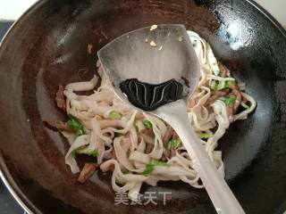 Fried Hor Fun with Yak Beef and Vegetables recipe