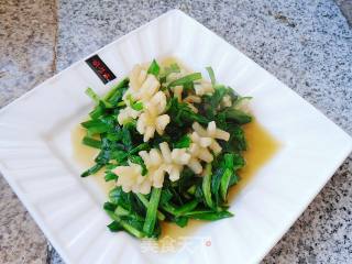 Stir-fried Leek with Cuttlefish Flower recipe