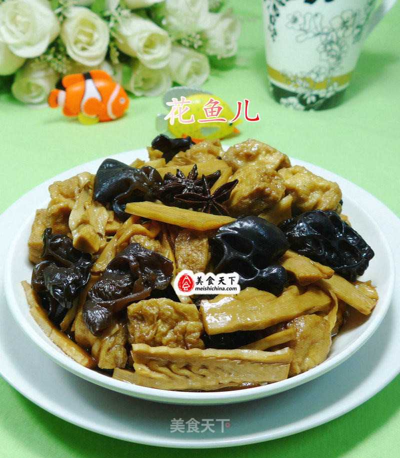 Braised Bamboo Shoots with Black Fungus and Small Oil Tofu recipe