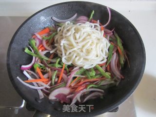 Stir-fried Udon Noodles with Black Pepper Beef recipe