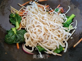 [yantai] Stir-fried Noodles with Homemade Vegetables and Pork recipe