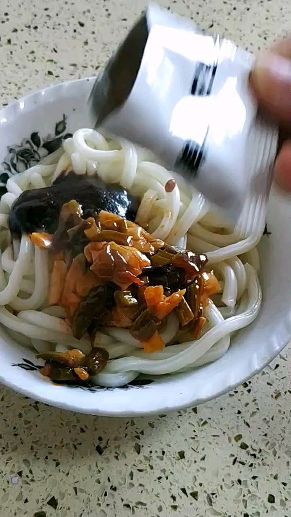 Sauce-flavored Sweet Water Noodles recipe