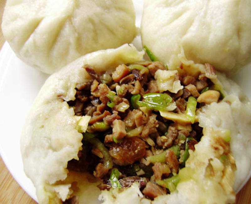 Home-cooked Staple Food-stuffed Buns with Cucumber and Green Pepper recipe