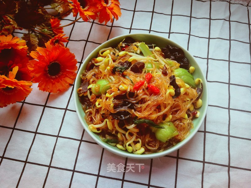 Fried Noodles with Bean Sprouts and Fungus recipe