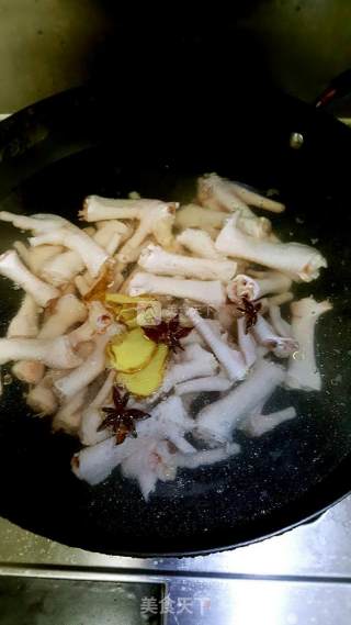 Eating Soaked Chicken Feet that Feel Happy recipe