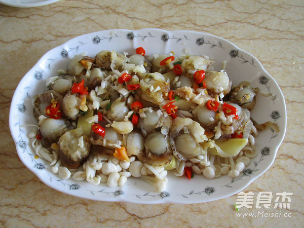 Steamed Scallop Meat with Pickled Pepper and Enoki Mushroom recipe