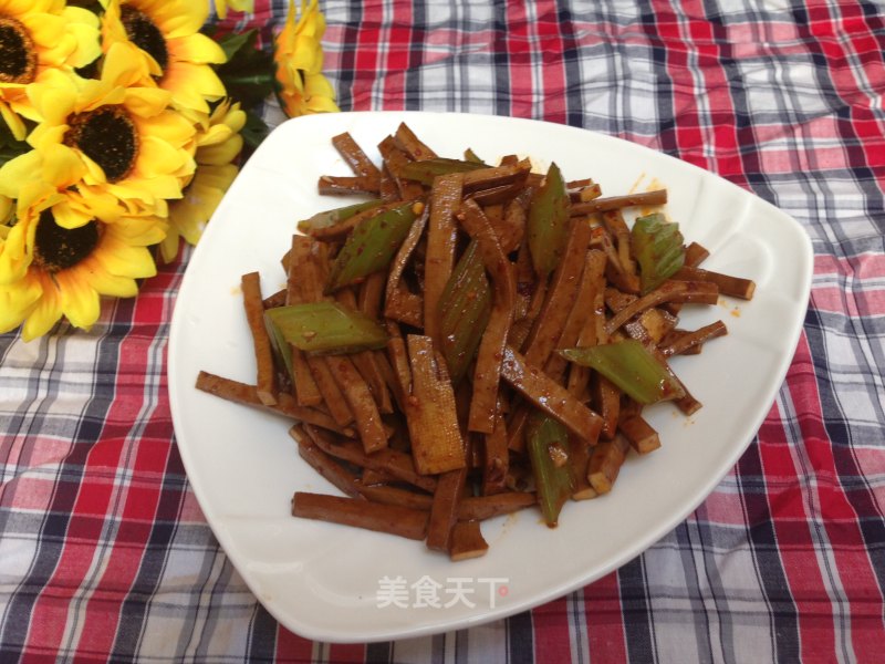 Celery Mixed with Spiced Dried Beans recipe