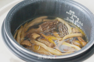Mushroom Flower Oil Chicken Soup recipe