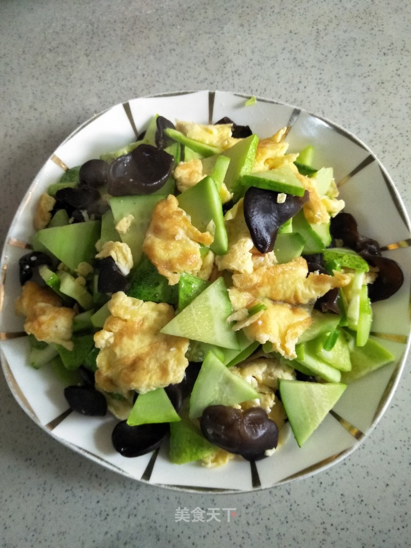 Scrambled Eggs with Cucumber and Fungus recipe