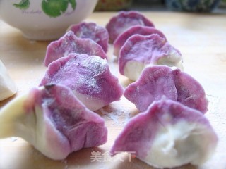 This Year's New Year We Will Eat Unusual Dumplings-romantic Two-color Egg Dumplings recipe