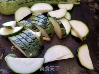 Stir-fried Zucchini Melon with Dried Shrimps and Colored Pepper recipe