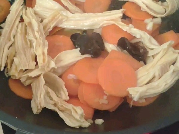 Stewed Yuba with Carrots recipe