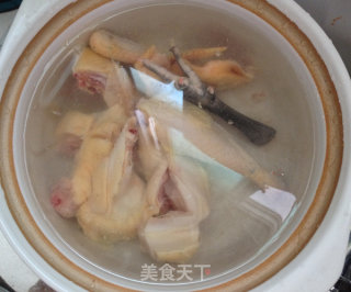 Autumn and Winter Moisturizing--【lotus Seed and Lily Pot Chicken Soup】 recipe